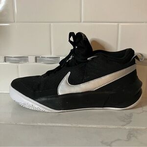 Nike Black Sneakers. Hustle DXSU 21.  Worn twice. EUC!